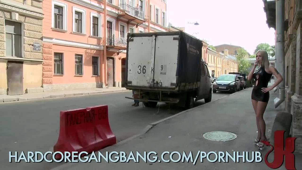 Road G. recommendet street hooker gets mobbed gangbang