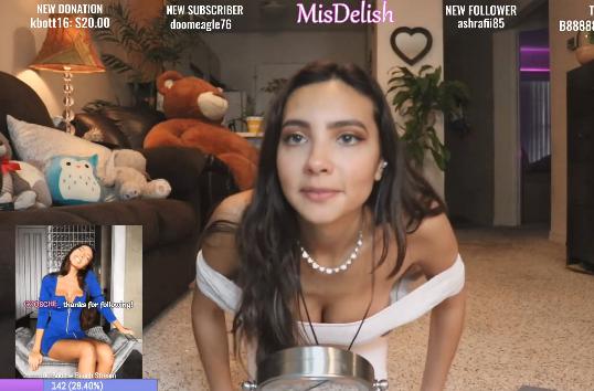 TWITCH FAIL 1: BABE MASTRUBATES LIVE ON STREAM WITH TOY IN PUSSY - SQUIRT.