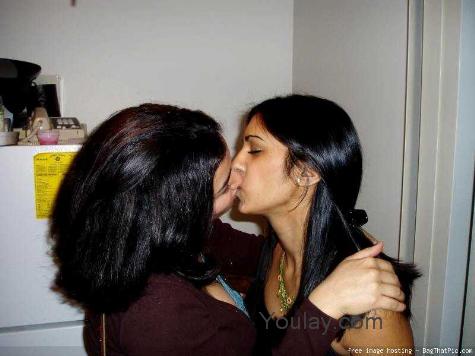 AK47 reccomend to kissing hot girls desi girls