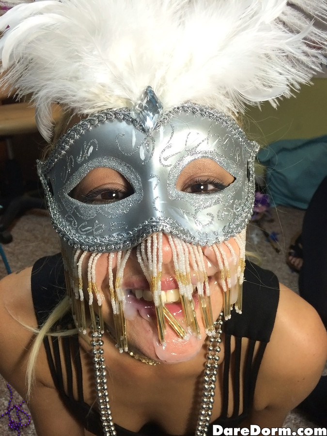Zenith reccomend masquerade mask
