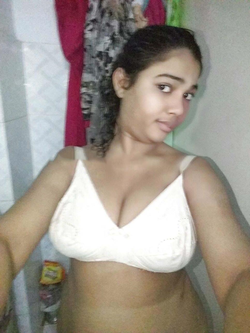 Pakistani sexy babe afshan ahmed boobs