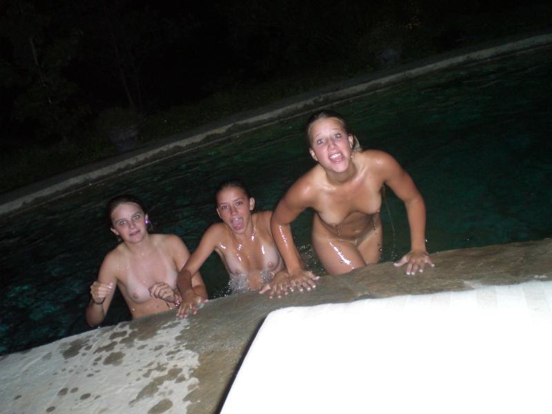 Naked Girls Skinny Dipping