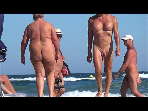 Booty transgender lick dick on beach