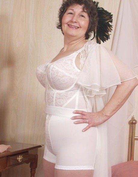 Mature English Amateur in Girdle & Stockings strips and plays.